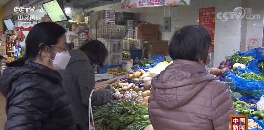 佳节临近供应足 菜价肉价总体平稳云南冬早蔬菜大量上市销往北方(图1)