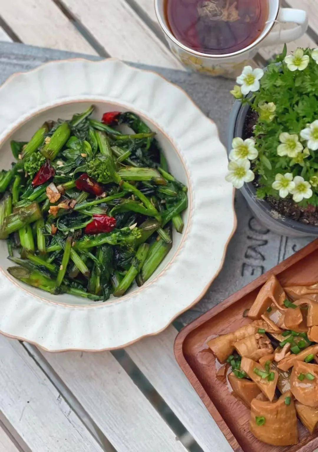 蔬菜也能火成网红单品“板蓝根青菜”到底有何魅力？(图2)